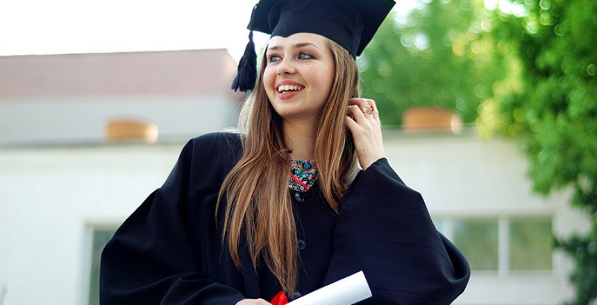 A,Beautiful,Graduate,Girl,In,The,Mantle,Keeps,In,Hands